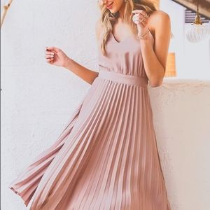 Simplee Apparel Midi Dresses forWomen Large. Pleated